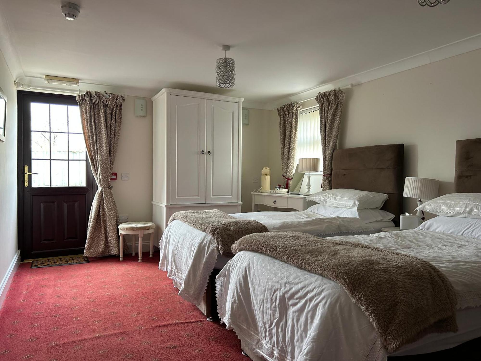 Flambards Hotel Cardigan Luaran gambar